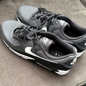 Nike Air Max 90 - Black & White / Size 12
